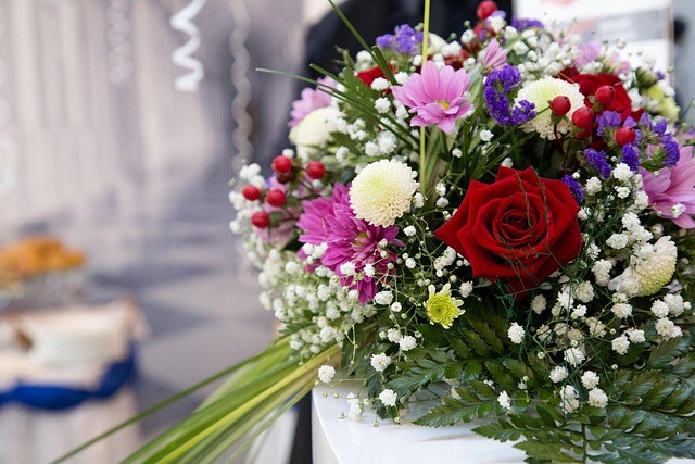Boeket maken met zijden bloemen